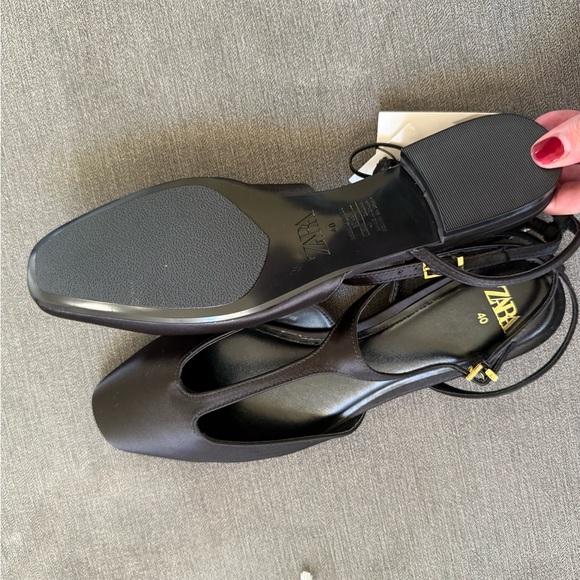 Satin Effect Flat Shoes - Picture 3 of 8